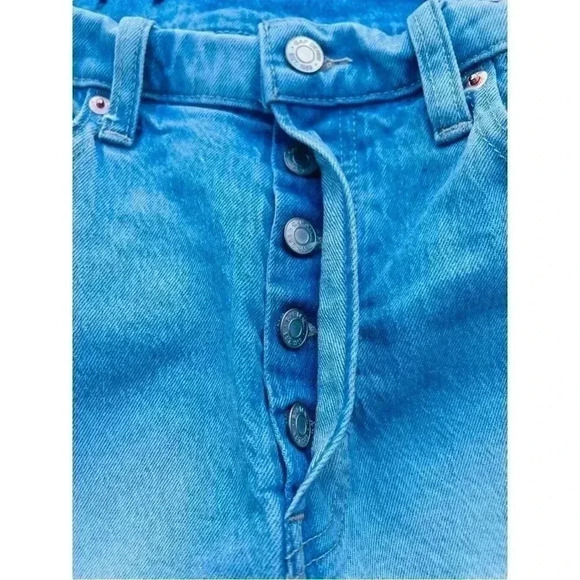 Women’s Gap Cheeky Shorts High Rise Distressed •Size 6•Light Wash•Botton Fly• - Picture 10 of 11